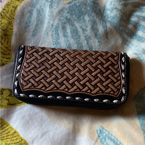 Tooled leather cow skull wallet - Picture 2 of 2